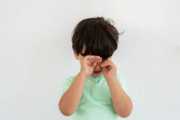 portrait of little boy crying - displeased child abandoned child abuse imagens e fotografias de stock