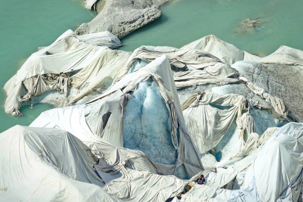 rhonegletscher schmilzt - european alps switzerland icecap ice sheet stock-fotos und bilder