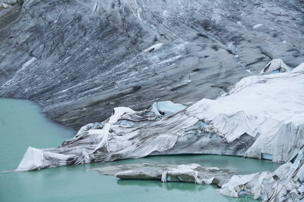 rhonegletscher schmilzt - european alps switzerland icecap ice sheet stock-fotos und bilder