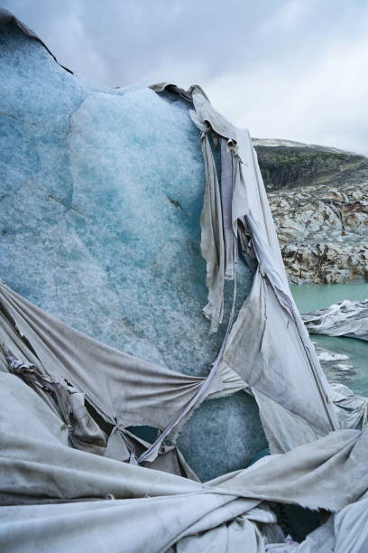 derretimiento del glaciar ródano - european alps switzerland icecap ice sheet fotografías e imágenes de stock