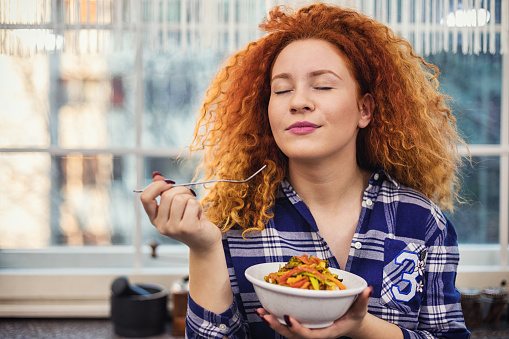 Young woman eating a healthy vegetarian meal