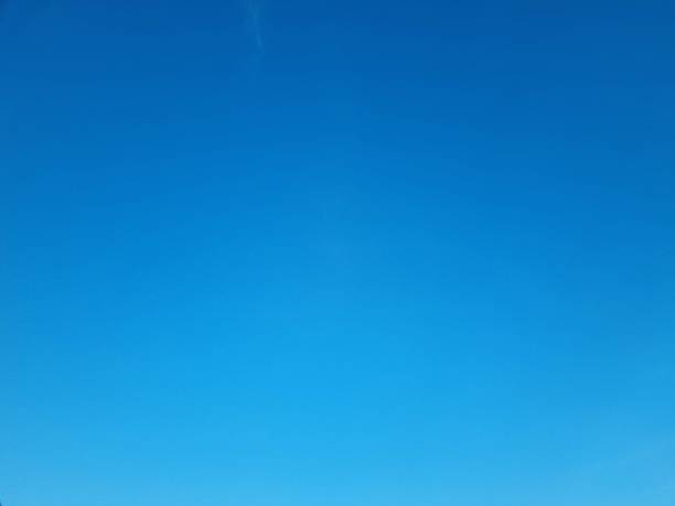 cloudless sky background - açık gökyüzü stok fotoğraflar ve resimler