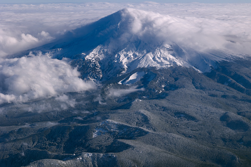 Der Großglockner ist mit 3798m der höchste Berg Österreichs, liegt im Nationalpark Hohe Tauern und ist von Gletschern umgeben. Der Bekannteste ist die Pasterze, die wegen des Klimawandels starke Eisverluste aufweist.