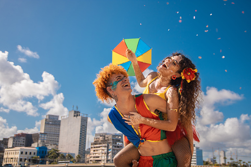 Carnaval, Brazil, Brazilian culture, Shoulder carry, Confetti
