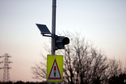 Traffic light operates on solar panels