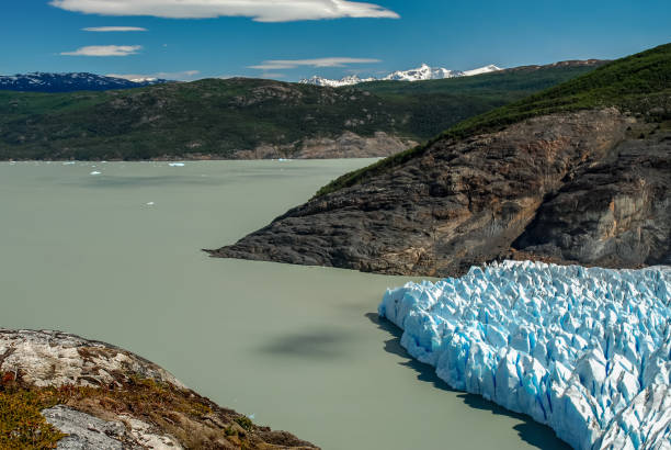istock Ice and granite in Grey Lake 1454891662