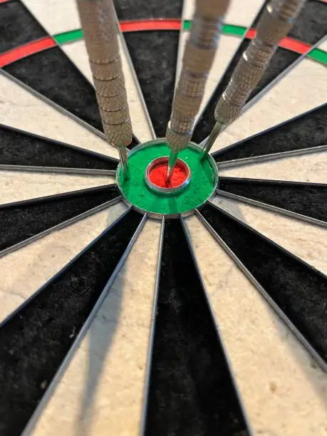 3 Bulls Eyes darts
