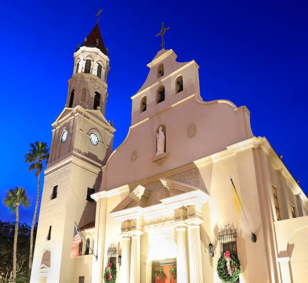 basílica de san agustín al atardecer en florida - saint augustine cathedral fotografías e imágenes de stock