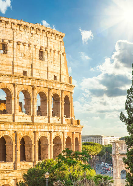 roman colosseum on a sunny day - ancient rome ancient past architecture imagens e fotografias de stock