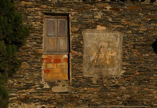 Portlligat: old fisherman's house  : old sundial, Catalonia