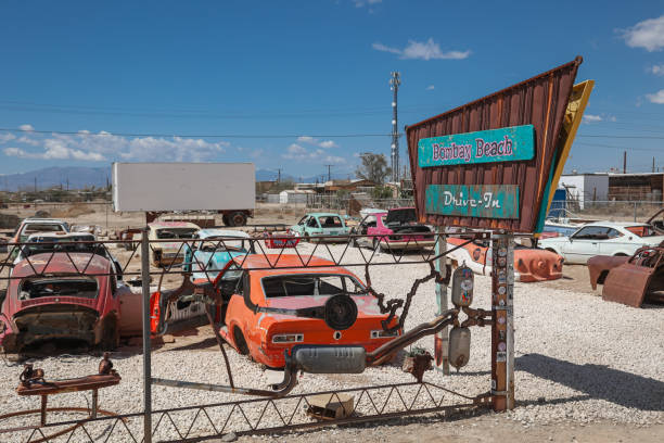 installazione artistica bombay beach drive-in theater - bombay beach foto e immagini stock