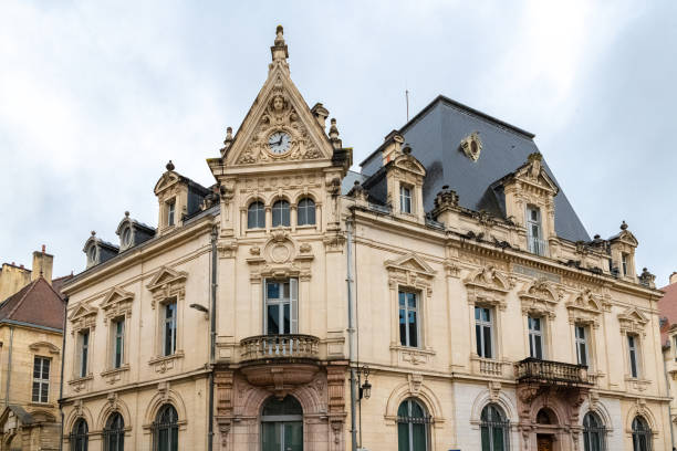 dijon, hermosa ciudad - duke of burgundy fotografías e imágenes de stock