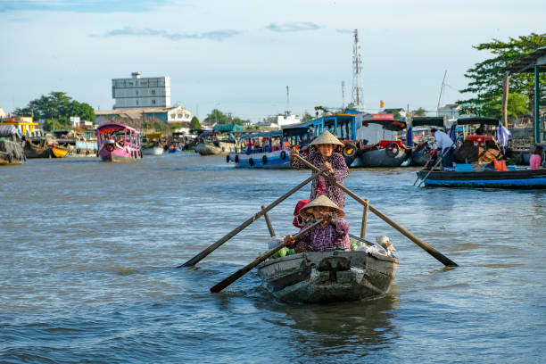 Mercado flotante de Cai Rang en Vietnam - foto de stock