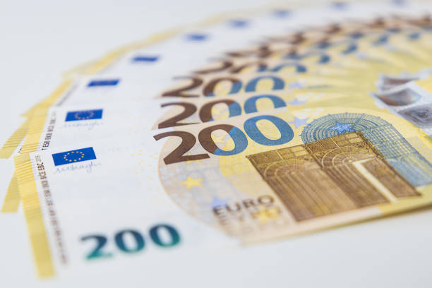 груз банкнот номиналом 200 евро в шаблоне - european union euro note currency forex european union currency стоковые фото и изображения