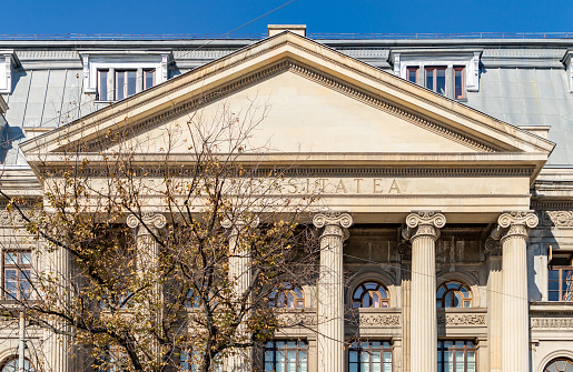 A picture of the facade of the University of Bucharest.