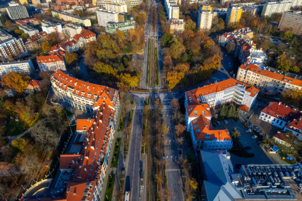 istock A large traffic circle in the city center surrounded by greenery (aerial) 1455072440