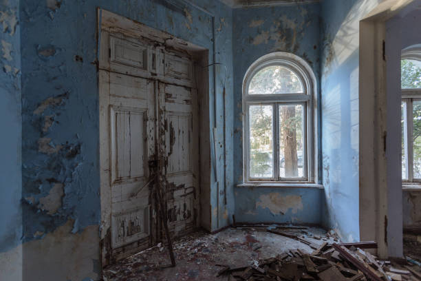istock Old forgotten abandoned house interior 1455083962