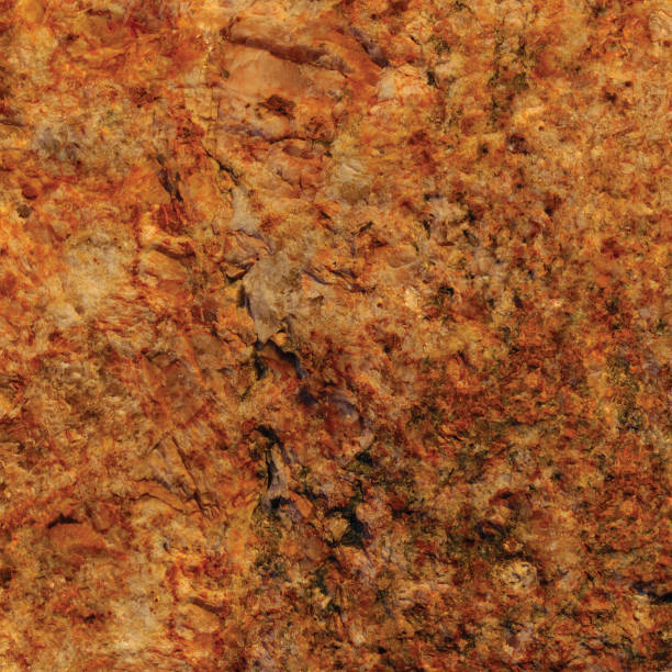 roher pegmatit-feldspat magmatisches gestein terrakotta-muster, rostiger orangeroter goldener bernsteingelber horizontaler hintergrund, grobe lichtkristall-textur, große detaillierte helle strukturierte mineralien makro-nahaufnahme, dunkler quarz gewöhnl - mica schist stock-fotos und bilder