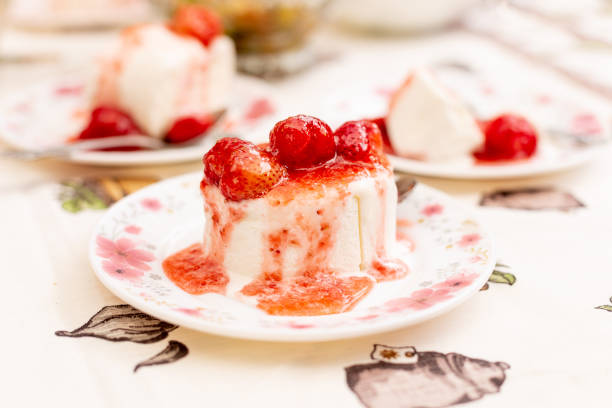 Vanilla ice cream with strawberries