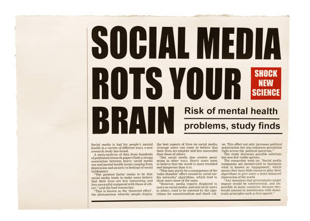 заголовки таблоидных газет кричат о том, что социальные сети наносят вред психическому здоровью - article horizontal close up sepia toned стоковые фото и изображения