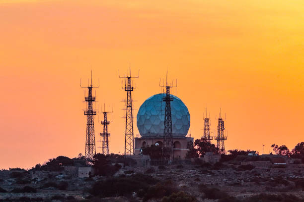 kompleks radarowy, malta, morze śródziemne - radar station zdjęcia i obrazy z banku zdjęć