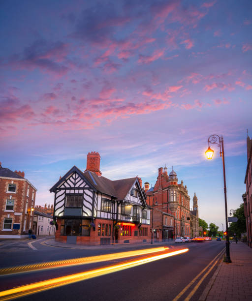 chester al tramonto in inghilterra regno unito - residential structure chester england england sunset foto e immagini stock