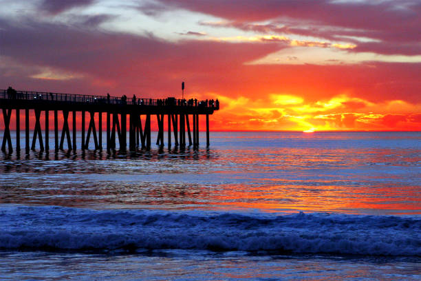 istock Red sky over the Hermosa Beach Pier 1455322389