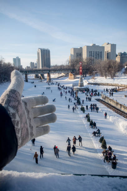 istock White glove show river trail 1455328114
