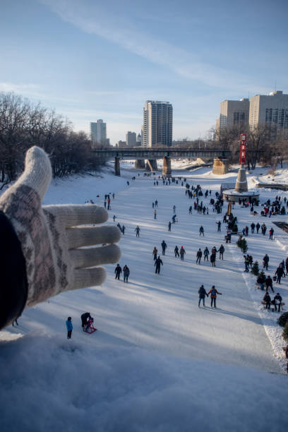 istock White glove show river trail 1455328148