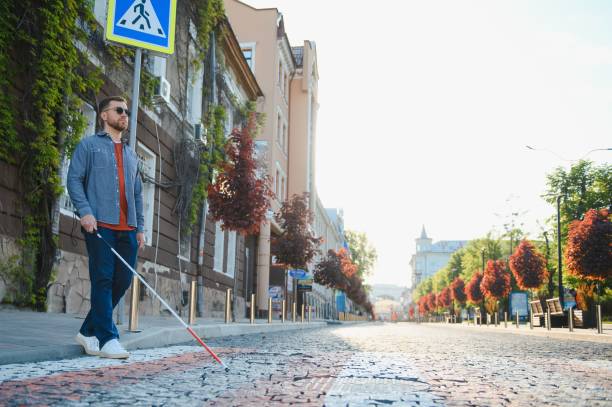 道路を渡る盲目の青年 - pedestrian senior adult street crossing ストックフォトと画像