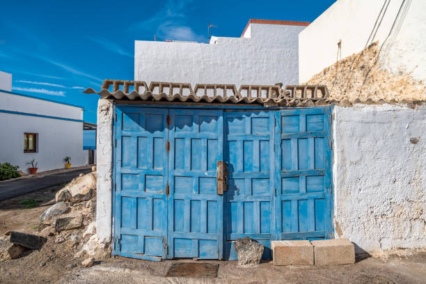 el cotillo pequeño pueblo atlántico en fuerteventura, españa - el cotillo fotografías e imágenes de stock