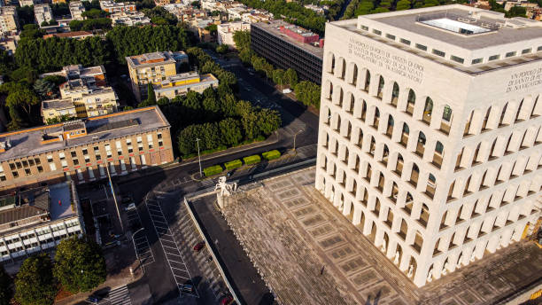 krajobraz palazzo della civilta italiana w słoneczny dzień w rzymie, włochy - civilta zdjęcia i obrazy z banku zdjęć
