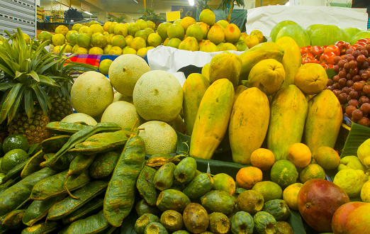 Selling tropical fruit market, discount bargaining, natural flavor and nutritive