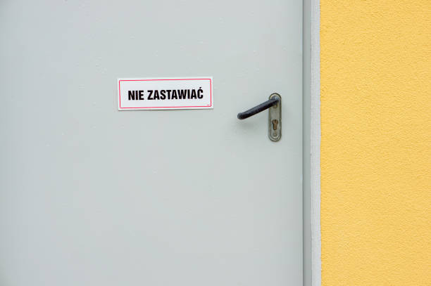 A Do not pledge sign on a door