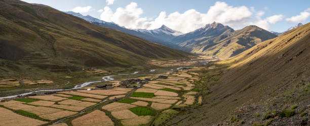istock Dho Tarap_Tokyu valley_Panorama 1455464010