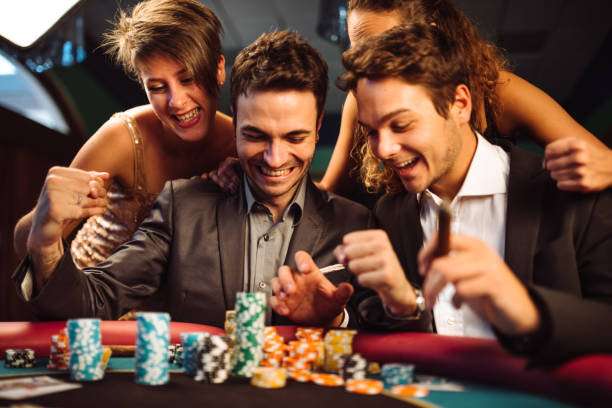 happiness friends winning at the casino playing poker happiness friends winning at the casino playing poker smoking women luxury cigar stock pictures, royalty-free photos & images