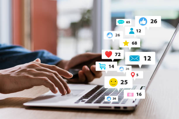 istock businessmen Are working on smartphones to use the search engine optimization tool. To find customers or promote and advertise online content for technology, marketing, and business concept. 1455501499