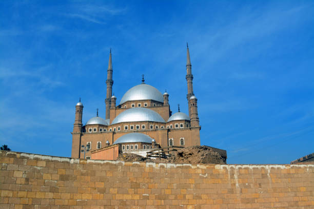 the great mosque of muhammad ali pasha or alabaster mosque in citadel of cairo, the main material is limestone likely sourced from the great pyramids of giza and alabaster, salah el din castle - cairo mosque koran islam imagens e fotografias de stock
