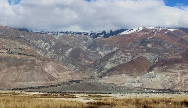 istock Esence Mountains and Alluvial fans 1455574325