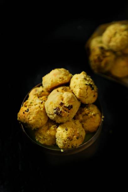 They kiss side. Indian sweetball.