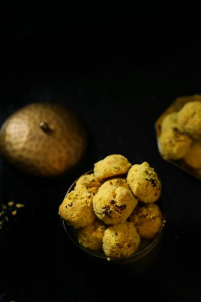 They kiss side. Indian sweetball.