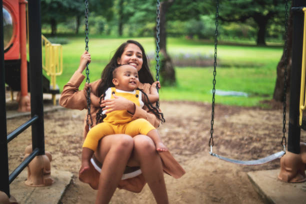 familia relación de - baby mother summer park fotografías e imágenes de stock