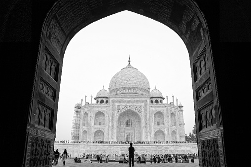 A grayscale vertical of the historical Taj Mahal Mausoleum in Agra, India