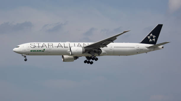 boeing 777-35e(er) o rejestracji b16715 eva air - 16715 zdjęcia i obrazy z banku zdjęć