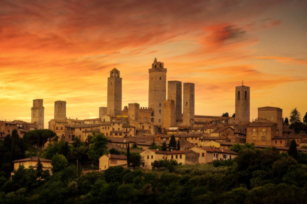 san gimignano en italia tomada en mayo de 2022 - san gimignano fotografías e imágenes de stock