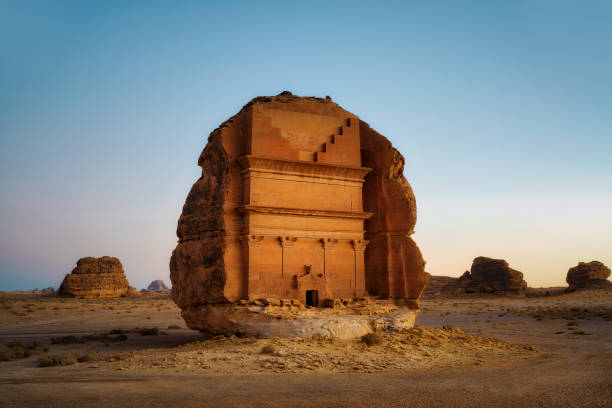 hegra alula in arabia saudita scattata nel gennaio 2022 - camposanto monumentale foto e immagini stock
