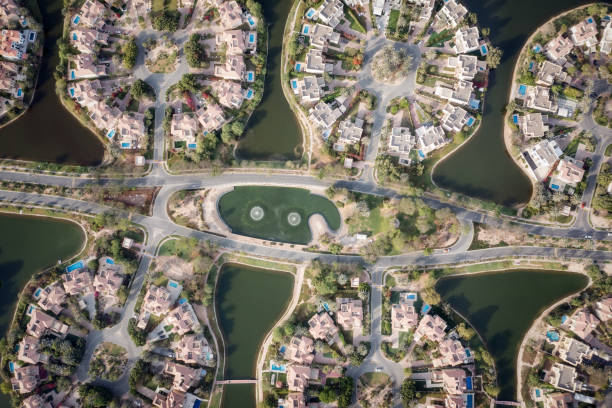 jumeirah island clusters, luxury residential living in dubai in april 2022 - palm island imagens e fotografias de stock