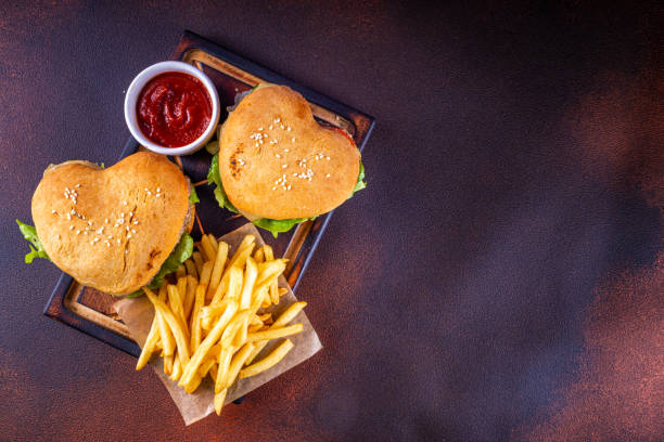 valentine day heart-shaped burgers - beer hamburger american culture beef imagens e fotografias de stock