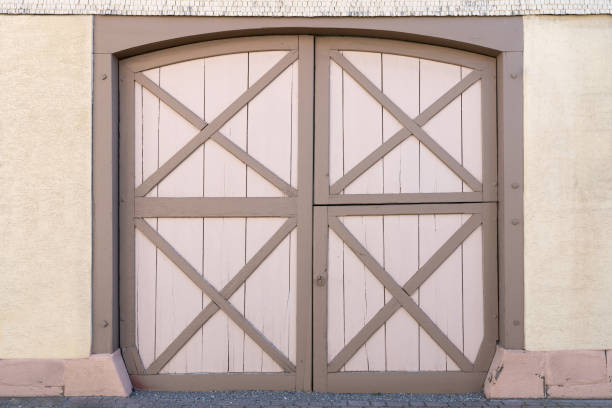 istock Large old barn door with pattern of crossed boards 1455765380
