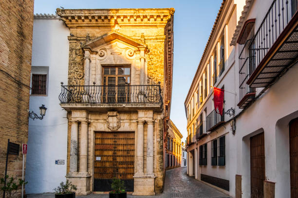 rua histórica encantadora de carmona, andaluzia, spain - carmona - fotografias e filmes do acervo